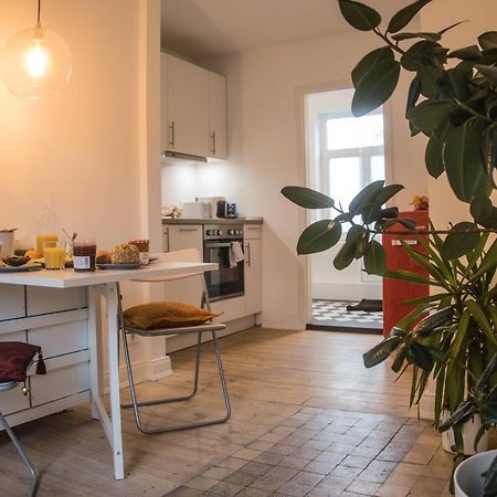 Doppelbett In Heller Wohnung Hamburg Exterior photo