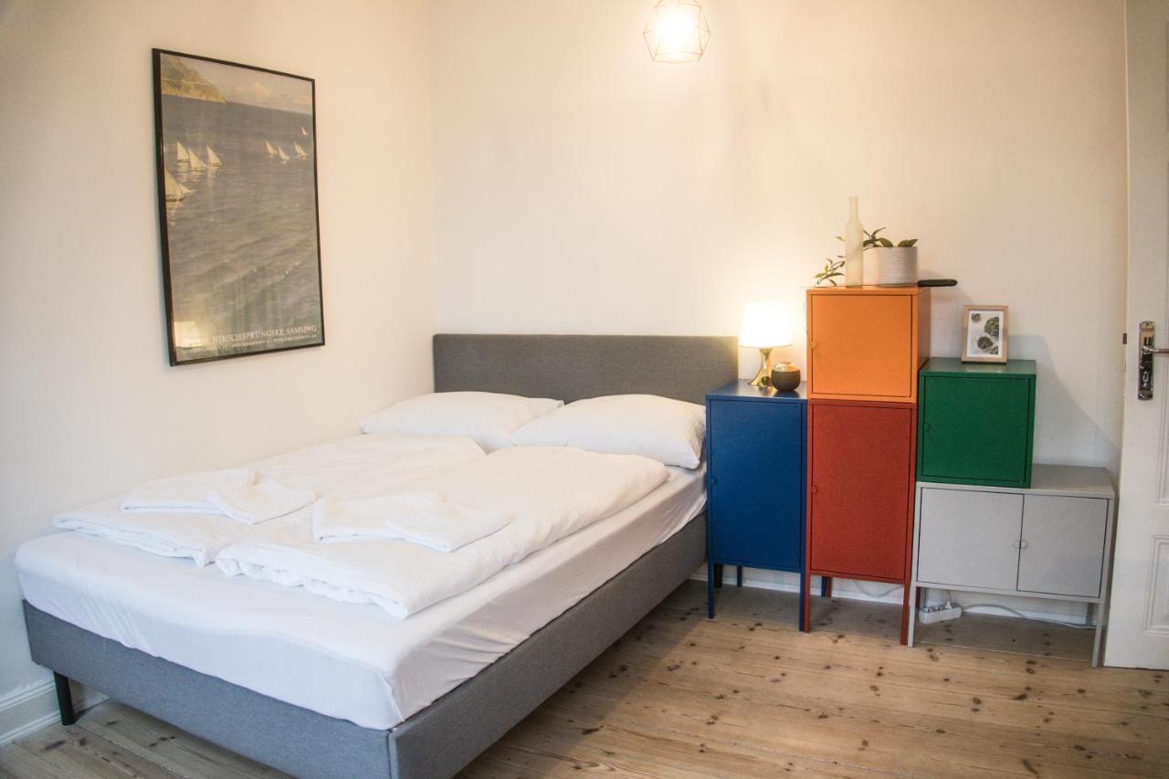 Doppelbett In Heller Wohnung Hamburg Exterior photo