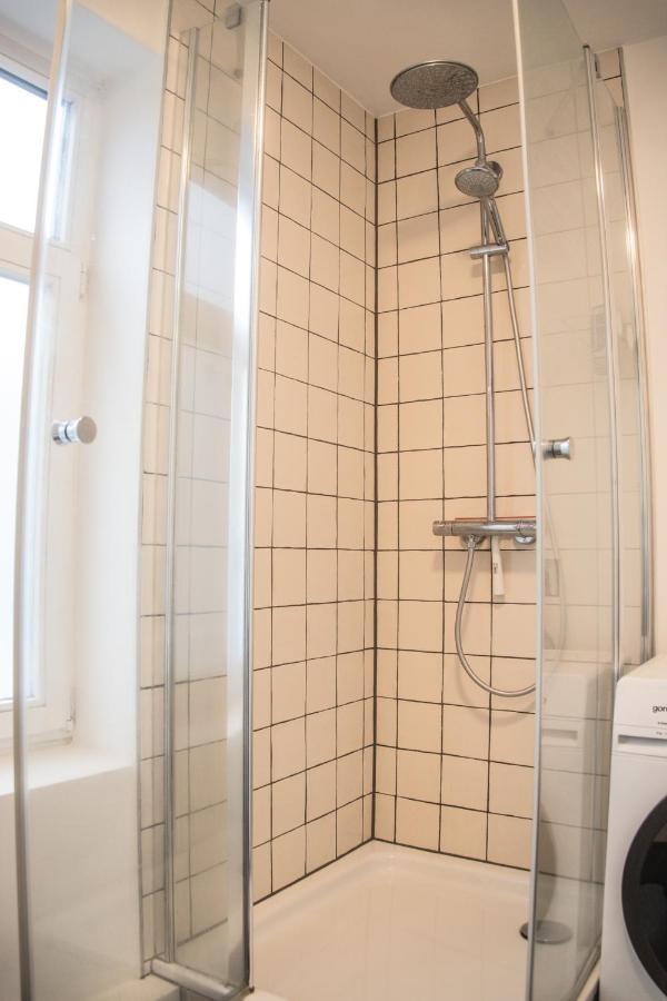 Doppelbett In Heller Wohnung Hamburg Exterior photo